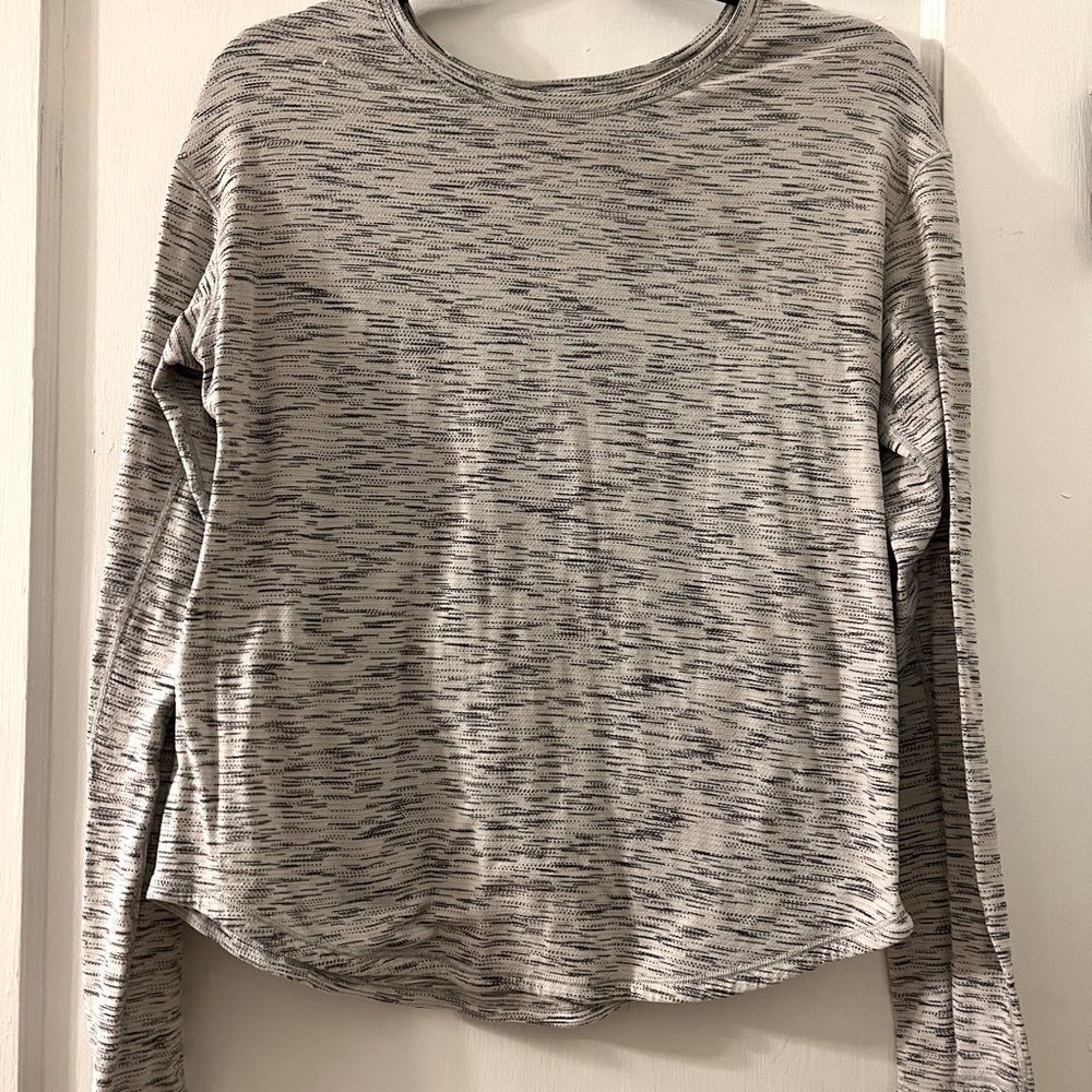 Lululemon black and white swiftly long sleeve size 8